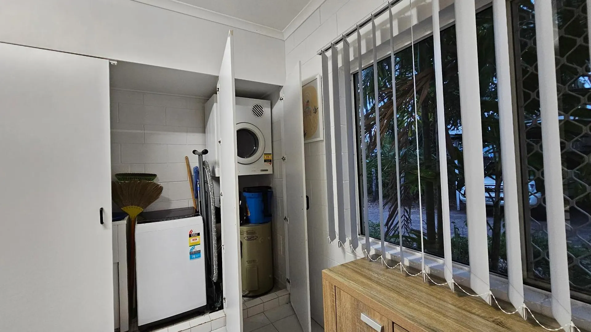 Stylish 2Br Apartment Retreat Westcourt