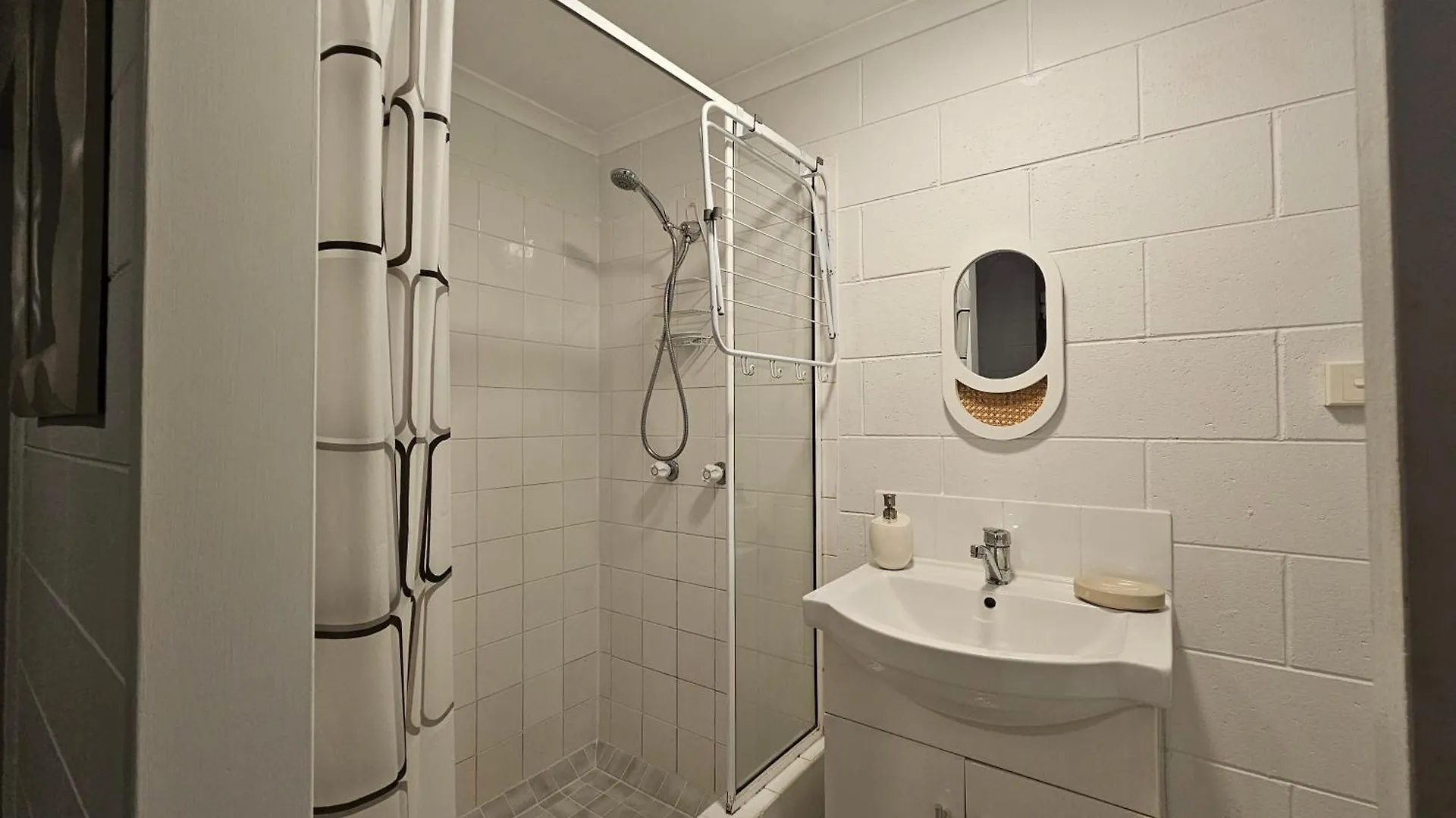 Stylish 2Br Apartment Retreat Westcourt