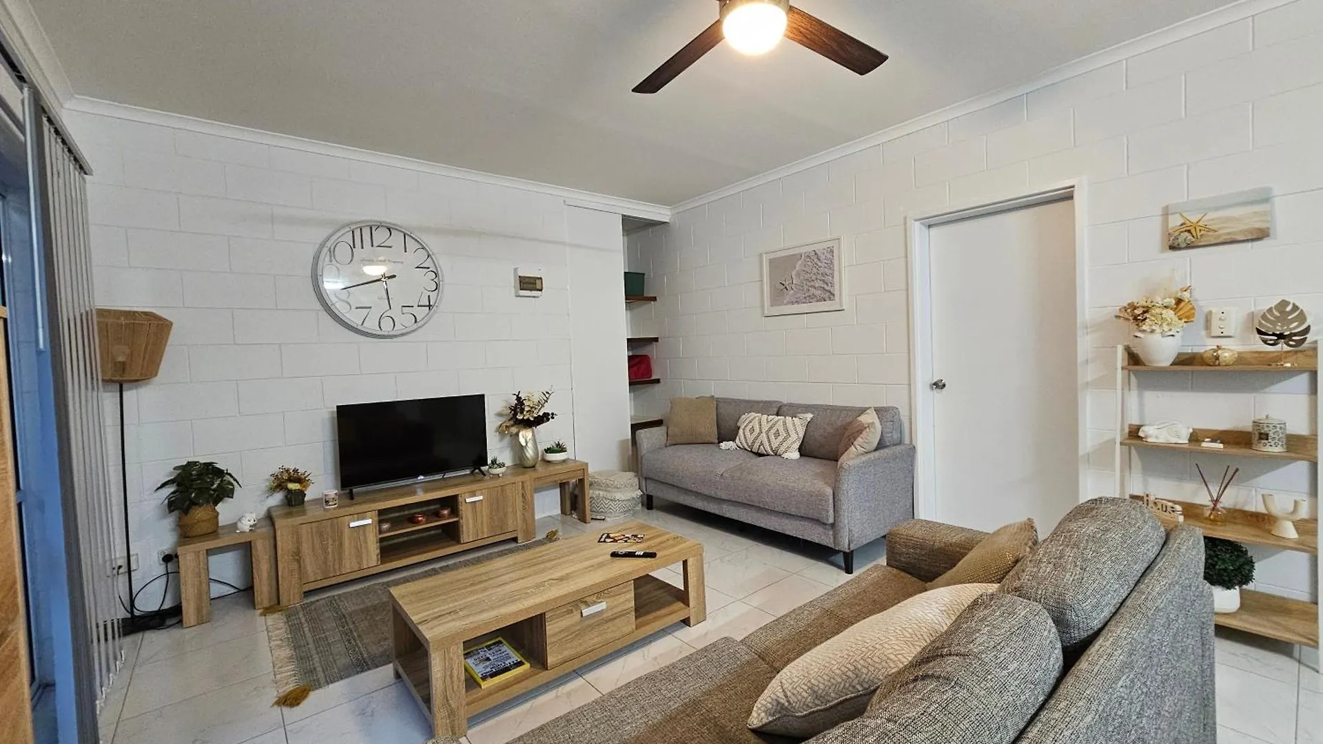 Stylish 2Br Apartment Retreat Westcourt 0*,