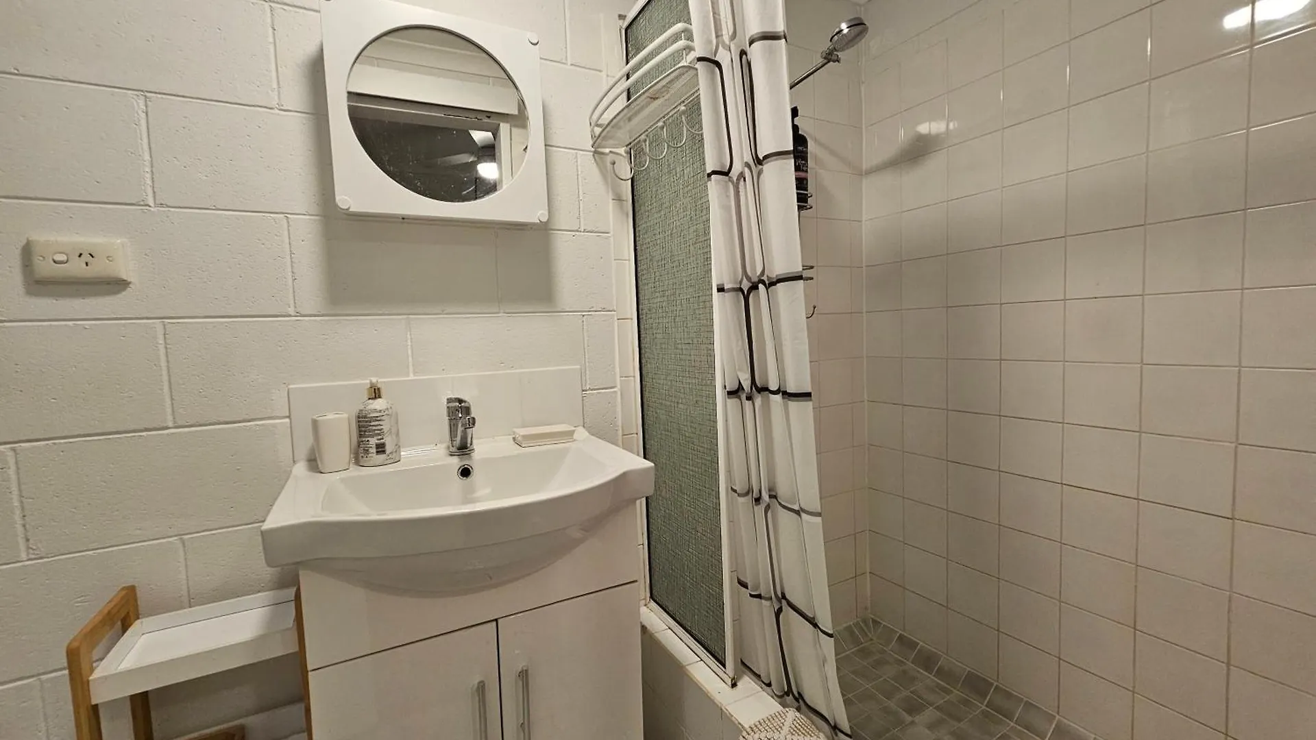 Stylish 2Br Apartment Retreat Westcourt